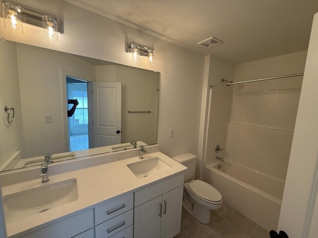 Building Photo - 15384 Oasis Sun Aly