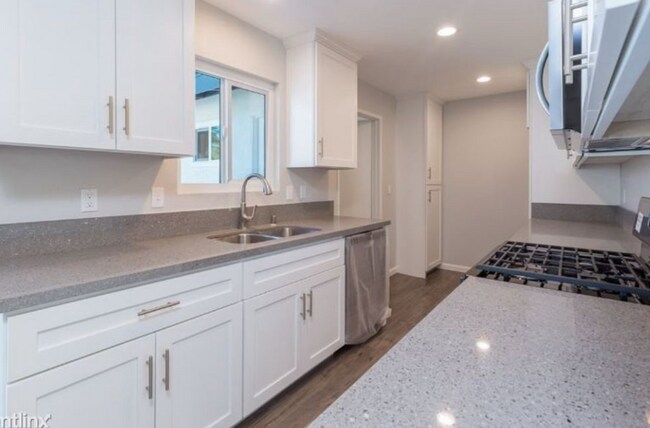 Building Photo - 8861 Olive Dr