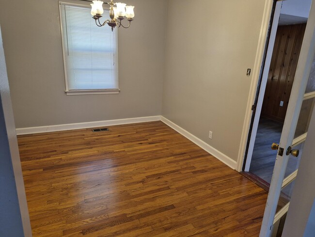Building Photo - 1129 Magnolia Dr