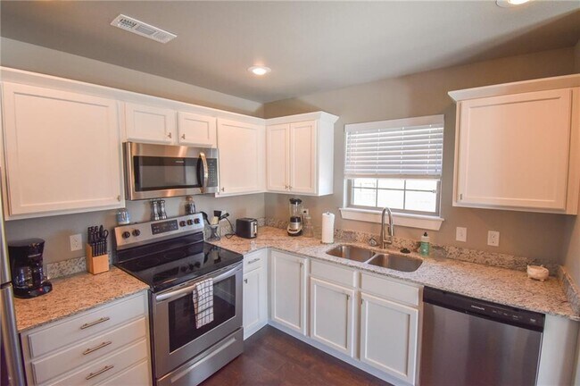 Building Photo - 2798 W Blackstone Crossing