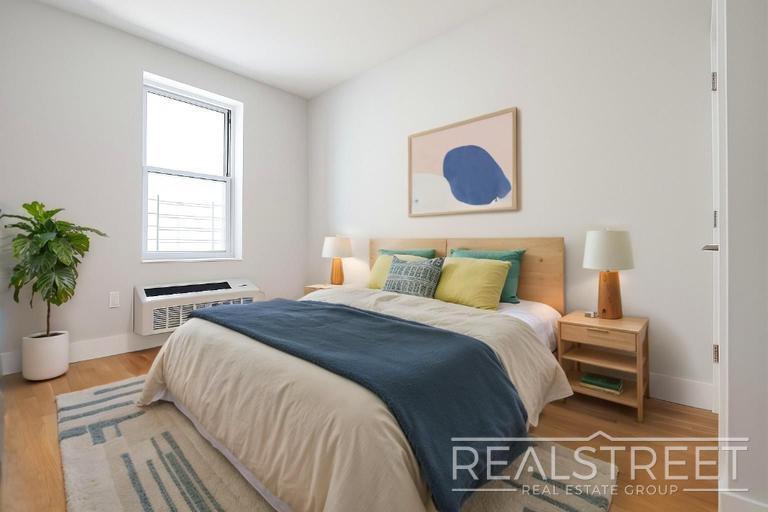 Building Photo - LUXURY 2 Bed in Queens!