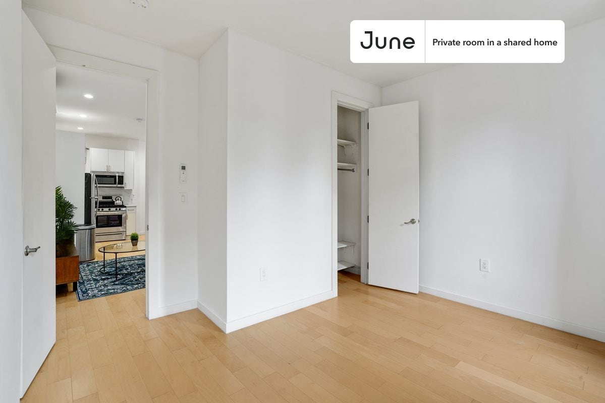 Building Photo - Room in Shared 4 bed/2 bath home