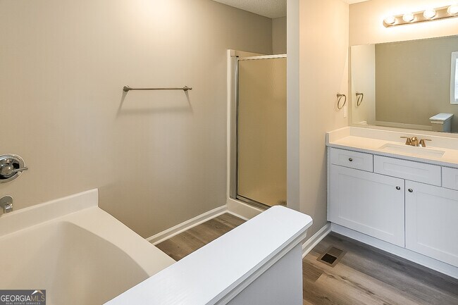 Building Photo - 100 Creekside Cir