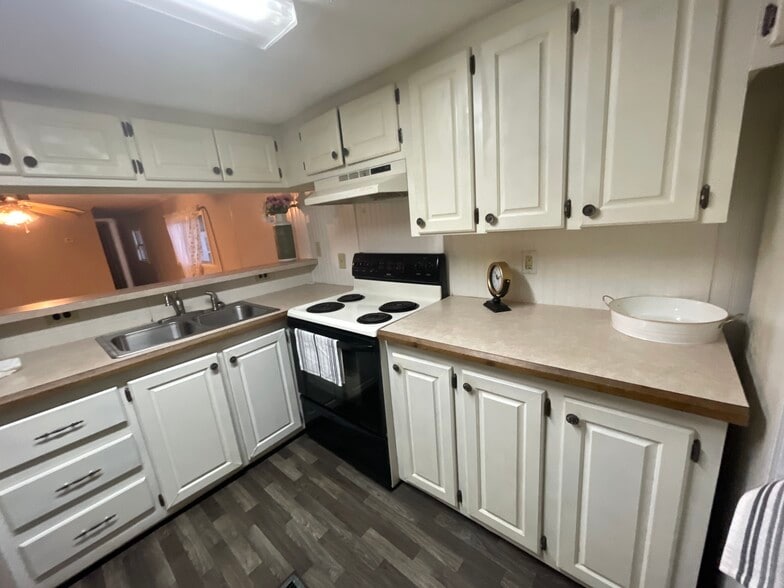 Kitchen - 9125 SW 28th Ter