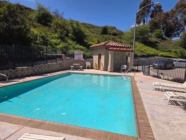 Building Photo - 4 BR 2.5 BA detached modern single-family home.