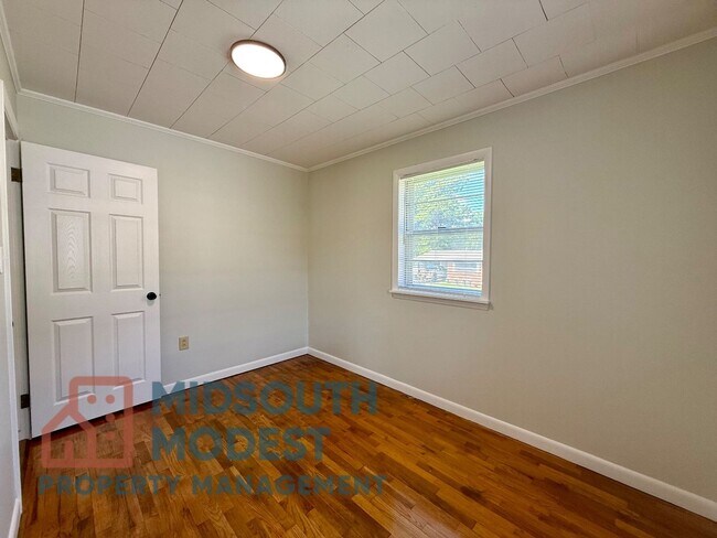 Building Photo - Welcome to this 3 Bedroom/1 Bathroom Home in Paragould AR - $1,200/month