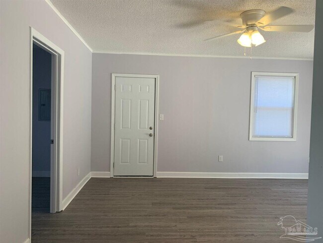 Building Photo - 9460 Darlene Cir