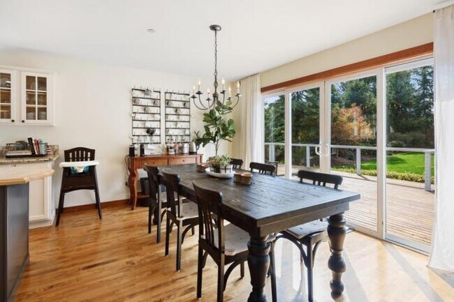 Building Photo - 4 bedroom in Tukwilla WA 98188