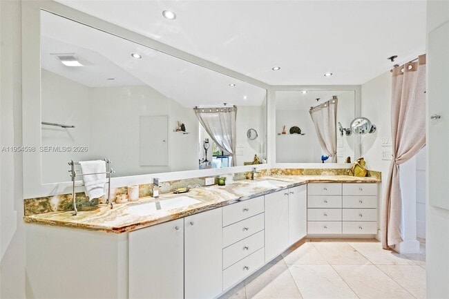 Building Photo - 201 Crandon Blvd