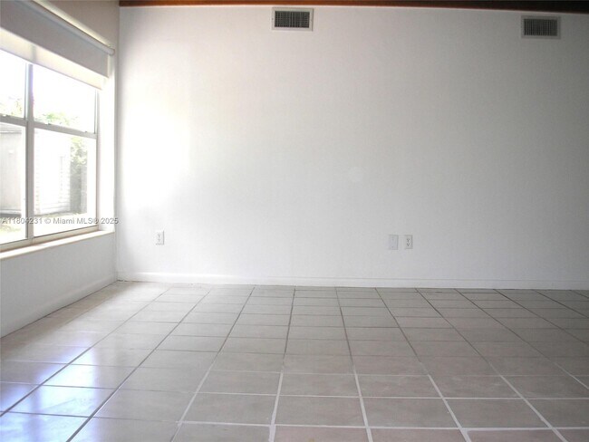 Building Photo - 11111 SW 78th Ct