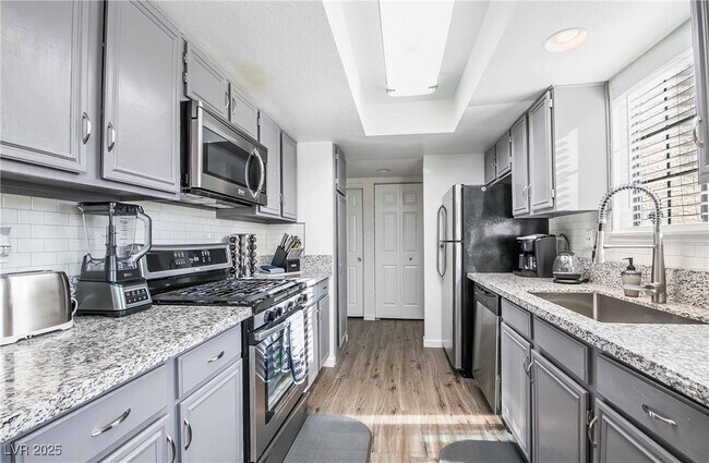 Building Photo - 101 Luna Way