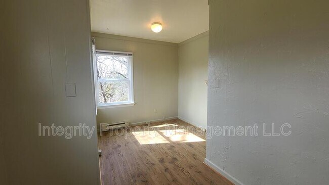 Building Photo - 7085 Butte Falls Hwy