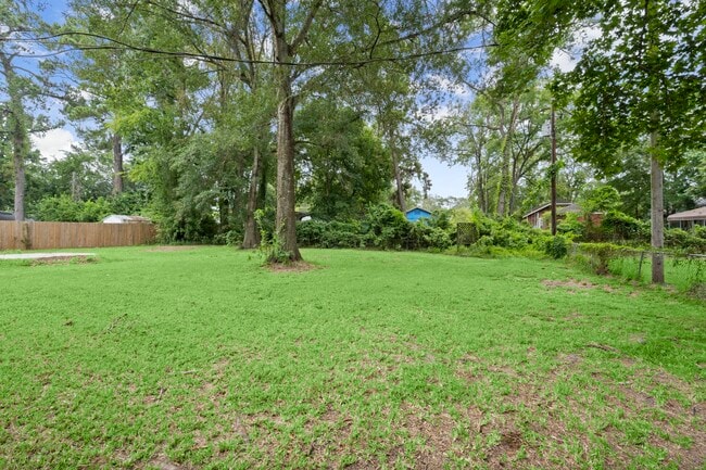 Building Photo - 205 Taft Ave