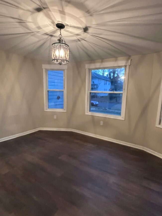 Building Photo - 165 Sharpe St