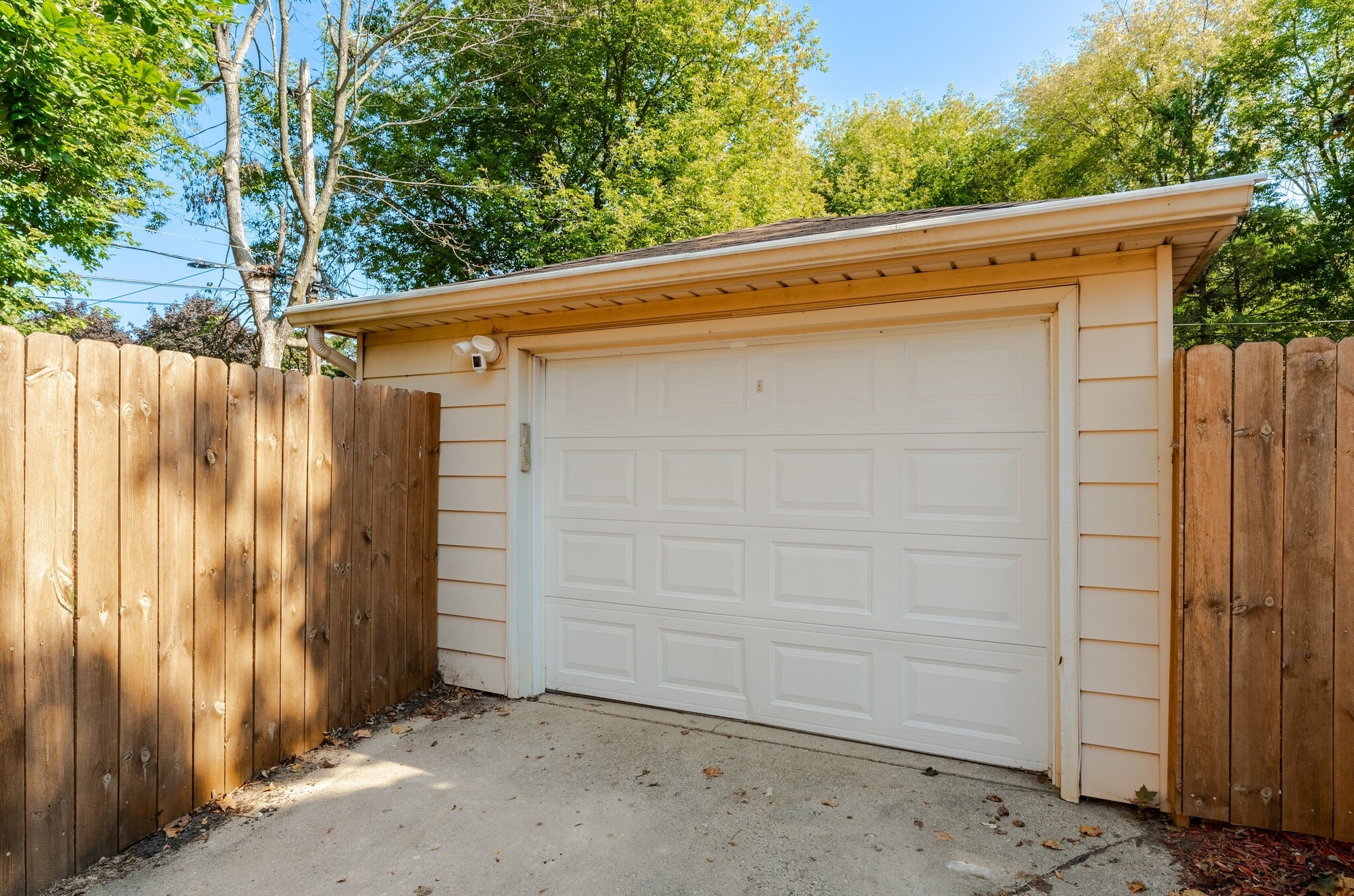 Garage - 4220 S Adams Ave
