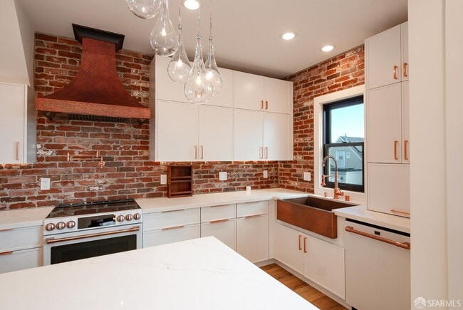 Building Photo - 60 Carmelita St