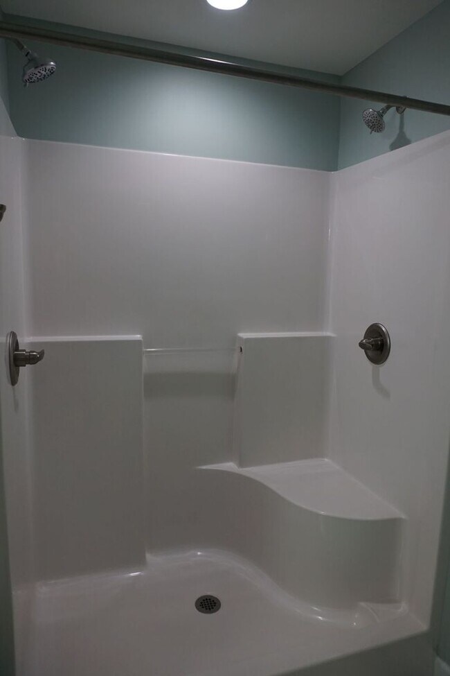 Building Photo - 3 Bedroom 2 Full bathrooms w/ Bonus room in Richlands!