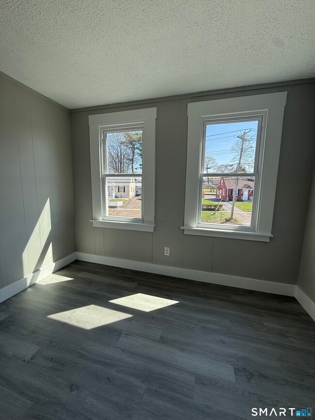 Building Photo - 420 Short Beach Rd