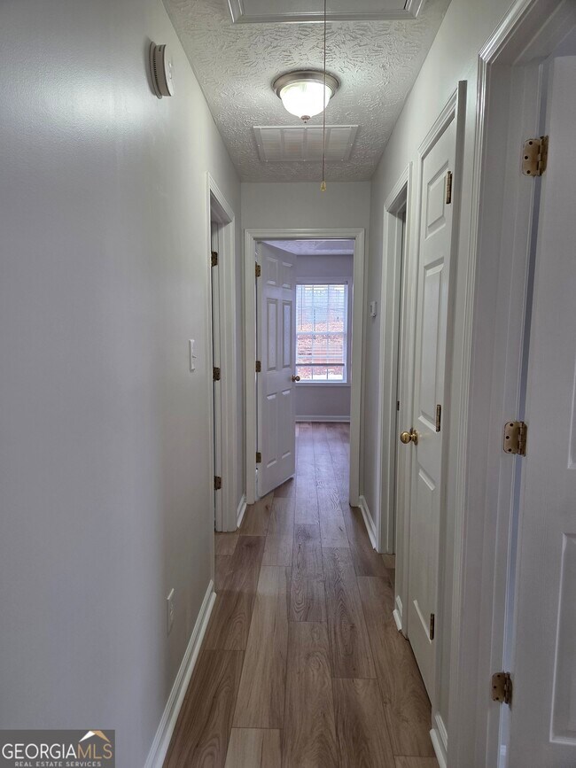 Building Photo - 14 Huntington Dr