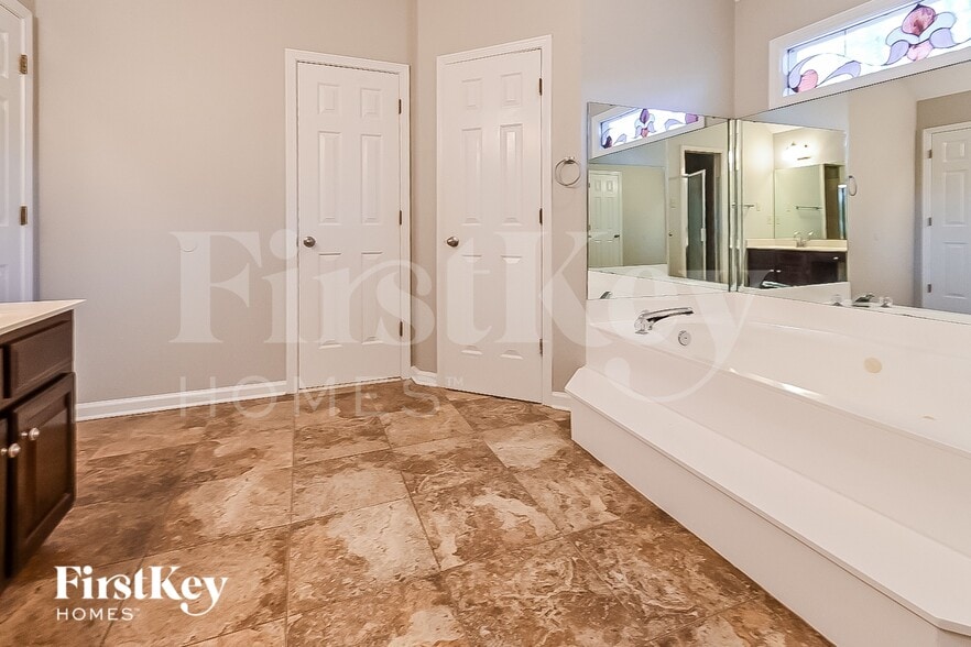 Building Photo - 8661 Beckenham Dr