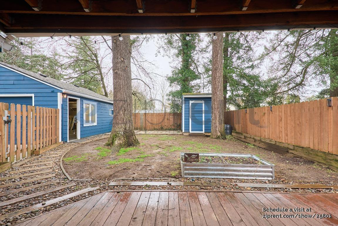 Building Photo - 2418 SE 141st Ave