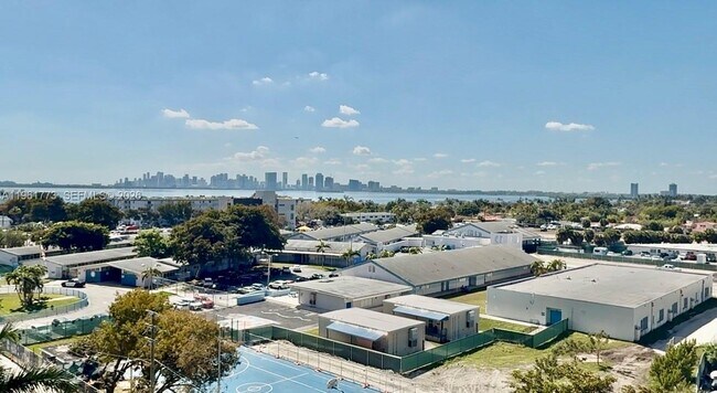 Building Photo - 7601 E Treasure Dr