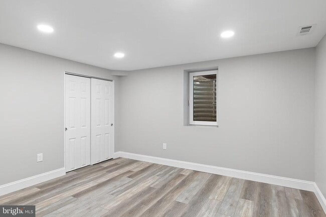 Building Photo - 405 Hamilton Rd