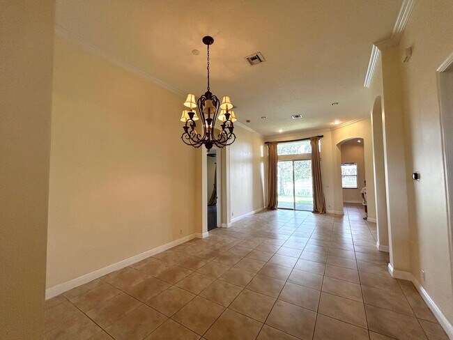 Building Photo - 7458 Via Luria