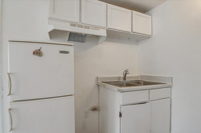 Building Photo - 6513 Corbin Ave