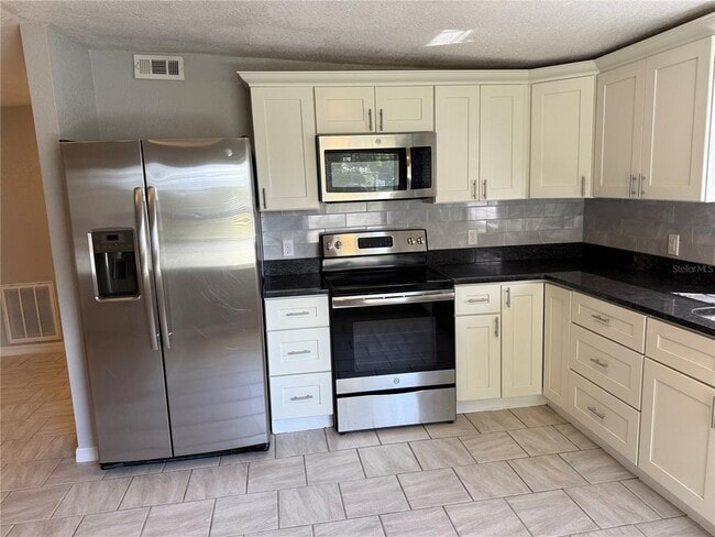 Building Photo - 5208 Hill Dr