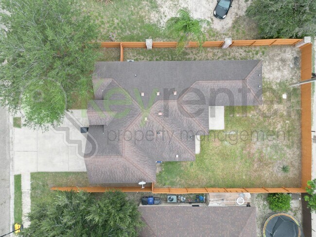 Building Photo - Beautiful 3b /2 bath home in McAllen