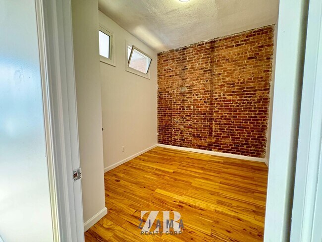 Building Photo - 1047 Bedford Ave