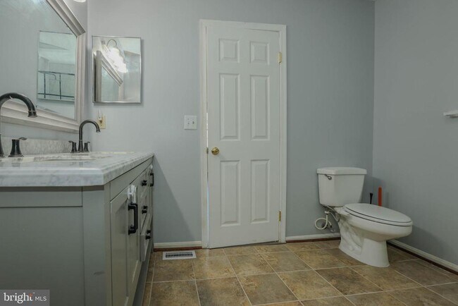 Building Photo - 359 Point to Point Rd