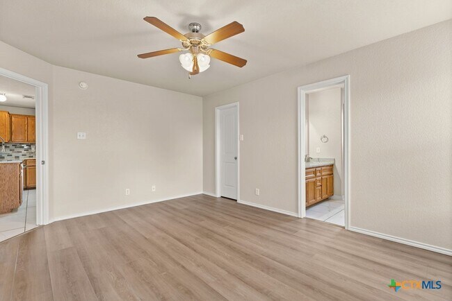 Building Photo - 4703 Stonehaven Dr