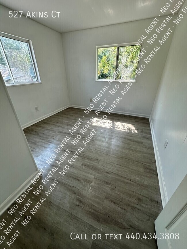 Building Photo - 527 Akins Ct