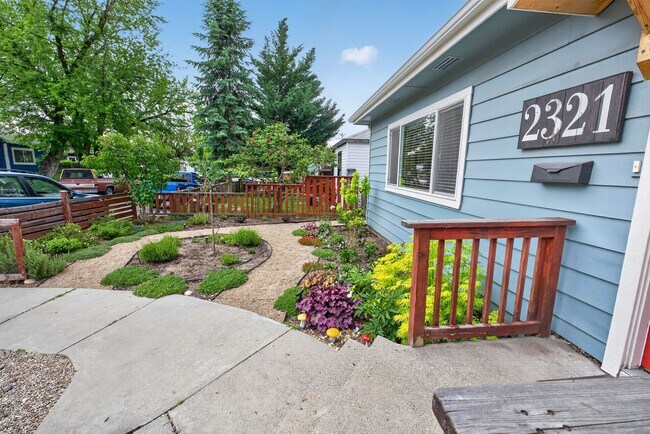 Building Photo - Beautiful 1930's 2bd/2ba Bungalow in Boise's Historic North End