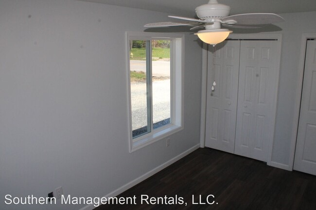 Building Photo - 2 br, 1 bath House - 490 A Windsor Rd