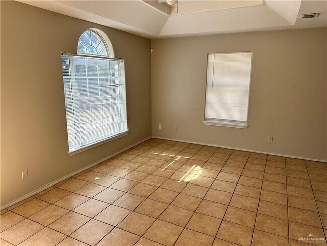 Building Photo - 613 La Mancha Dr