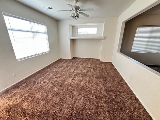 Building Photo - 4 Bedroom home with large lot