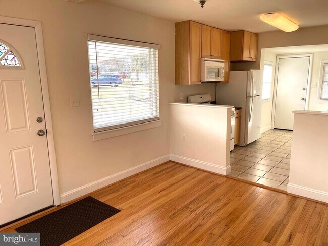 Building Photo - 7132 Parkview Ave