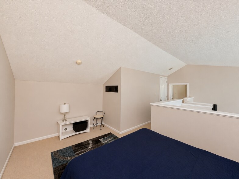 Building Photo - 9436 S Lake Ridge Dr