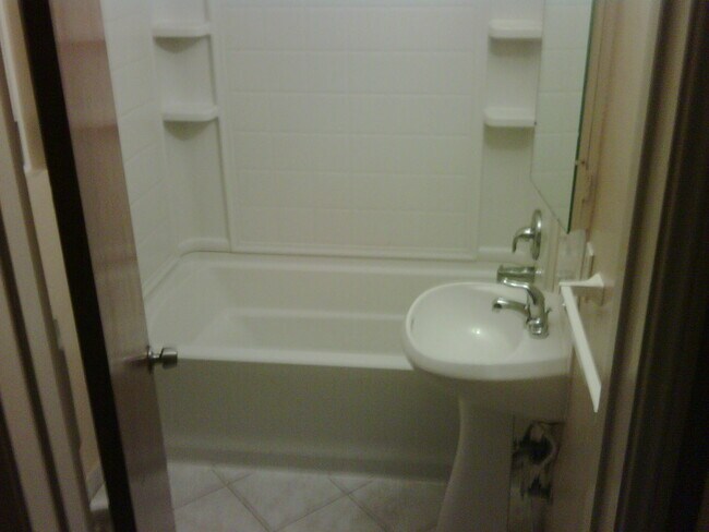 Building Photo - 1418 Ocean Park Blvd