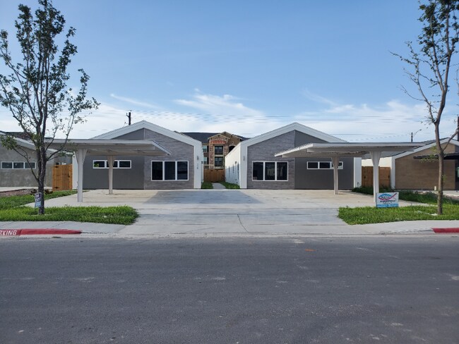 Primary Photo - 1305 E Iris Ave