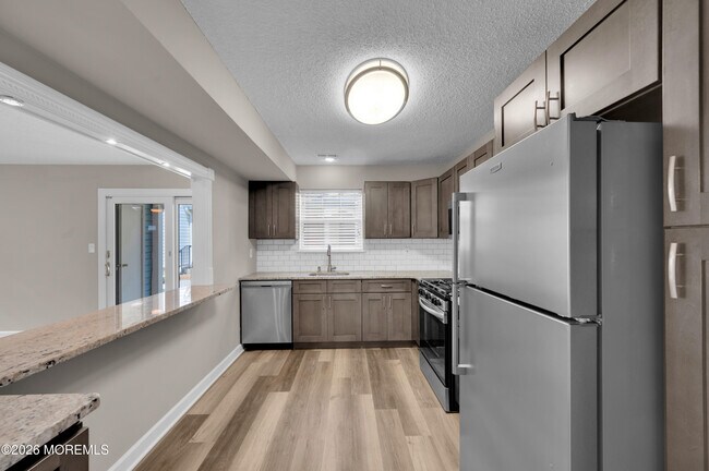 Building Photo - 83 Tulip Ln