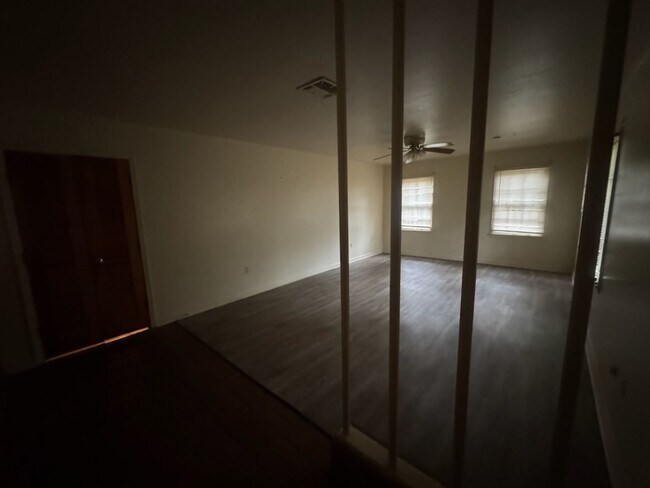 Building Photo - 247 Dona Ave