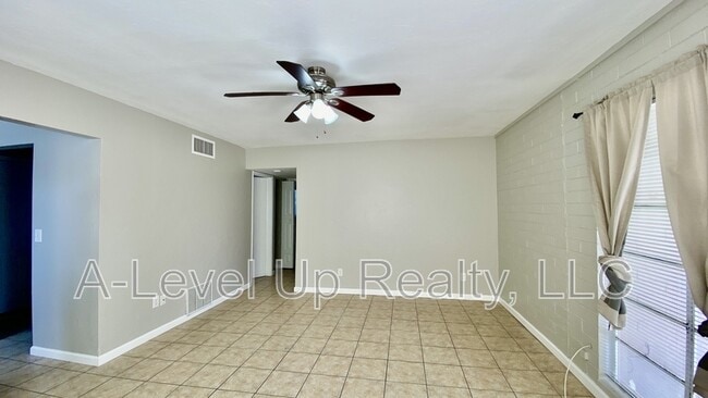 Building Photo - 2509 E Cochise Vista