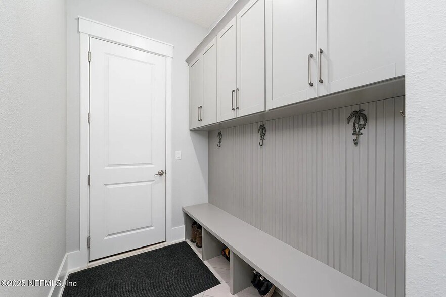 Building Photo - 40 Blue Hampton Dr