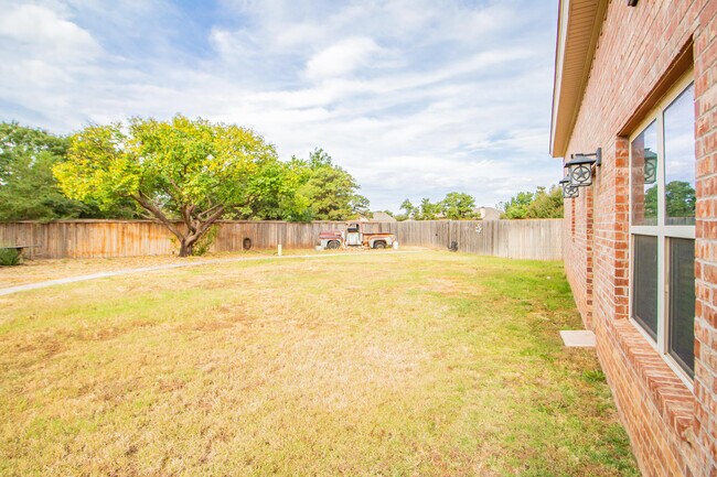 Building Photo - 5402 158th St