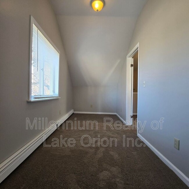 Building Photo - 644 E Meyers Ave