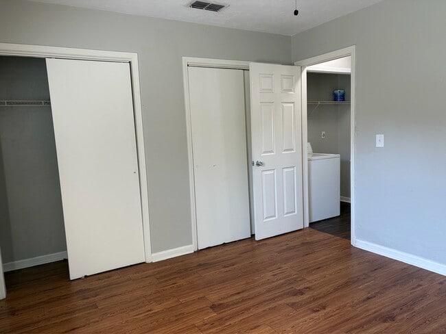 Building Photo - 214 White Dr